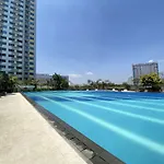 Good Choice And Comfy Studio Springlake Summarecon Bekasi Apartment By Travelio